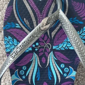 Never worn! Havaianas!!